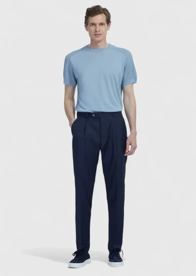 رامسي بنطال كاجوال من الصوف الخالص، لون أزرق داكن، بقصة ضيقة، مناسب للإطلالات الكاجوال.